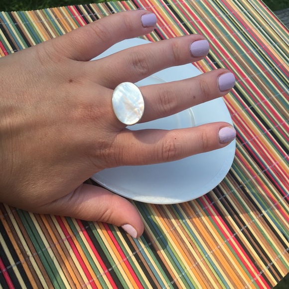 Mother of pearl ring - Picture 1 of 6